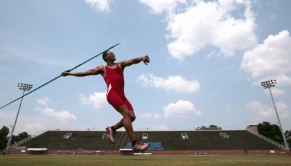 开云体育官网-海滩瑜伽晨练，享受海风中的静谧时光，海边瑜伽体式