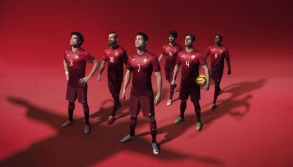 开云综合服务-“弯道飞旋：漂移与超车的极致舞蹈”，弯道漂移翻车动图